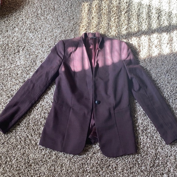Tahari purple/burgundy blazer, purple lining - Picture 2 of 6